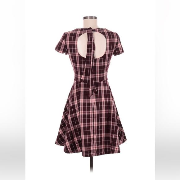 B. Darlin pink plaid fit and flare short sleeved dress, size 9 or 10 - Picture 2 of 8